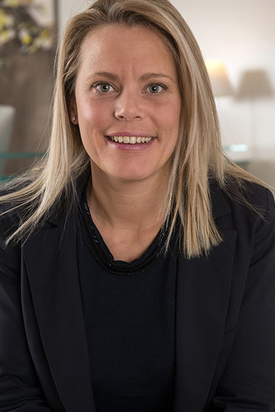 Equipe Adeline Girard Inizan Bremens Associes Notaires Femme Diplomee Notaire Immobilier
