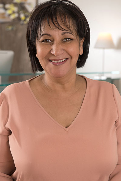 Equipe Samia Rabahi Bremens Associes Notaires Femme Standardiste