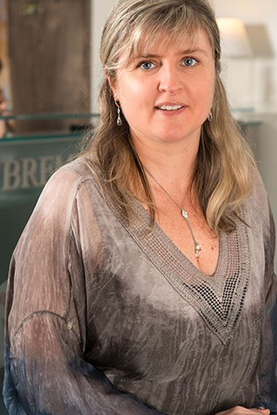 Equipe Sandrine Chapuis Bremens Associes Notaires Femme Clerc Droit De La Famille Immobilier Des Particuliers